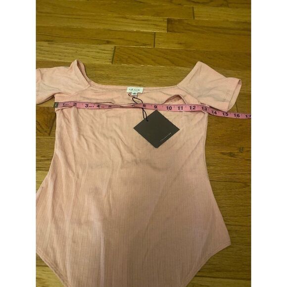 NWT Lelis women's pink ribbed peek a boo off the shoulder bodysuit size small - Picture 8 of 9